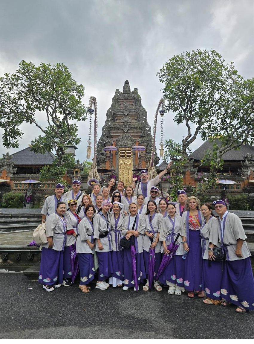 El grupo en el templo &mdash; Bali